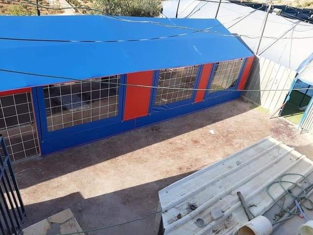 סככת ברזנט צבעונית בהתאמה אישית למבנה — מתפרת הגליל